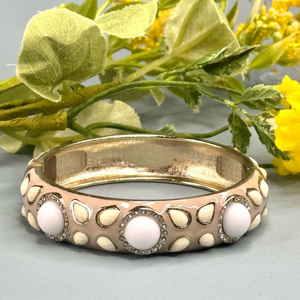 Nordstrom Sequins Cream and White Vintage-Inspired Hinged Bangle Bracelet NWOT